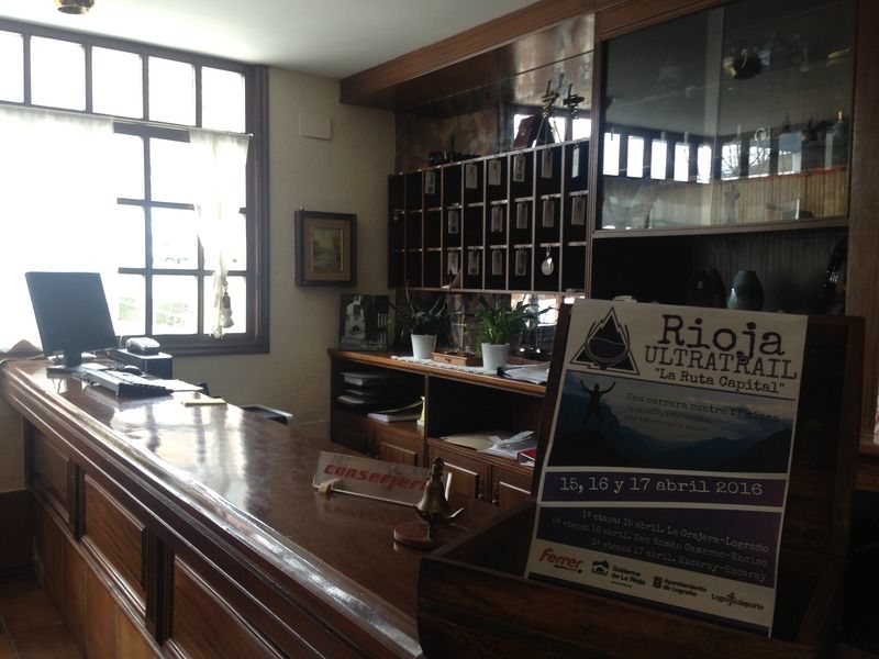 Hotel Montes Blancos Ezcaray Buitenkant foto