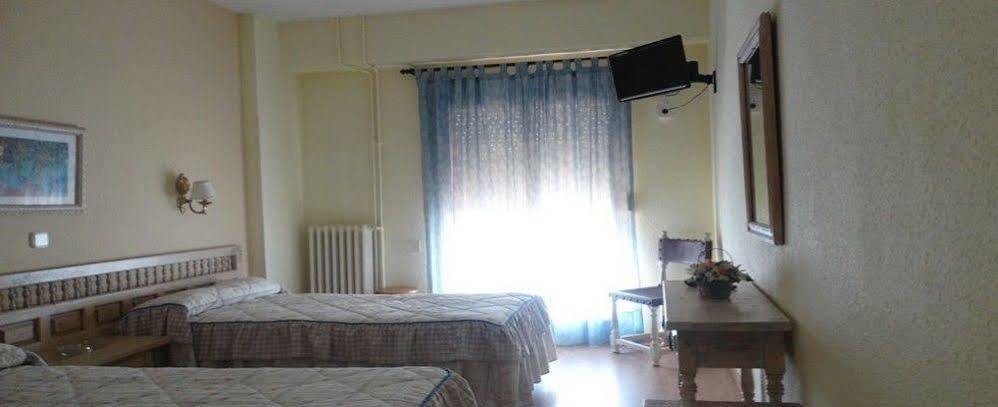 Hotel Montes Blancos Ezcaray Buitenkant foto